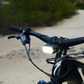 Knog Blinder E 2300 etuvalo sähköpyörään